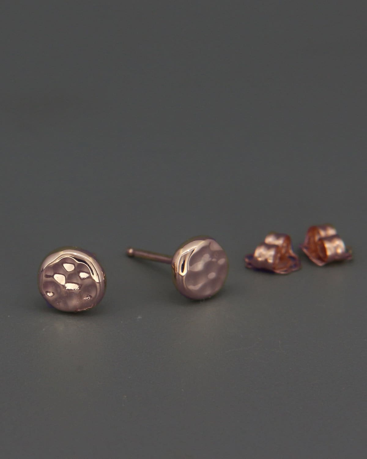 14K Recycled Rose Gold Ohrstecker | Gehämmerte Solid 4 Mm 5 6 7 Ohrringe Aus Recyceltem von AverieJewelry