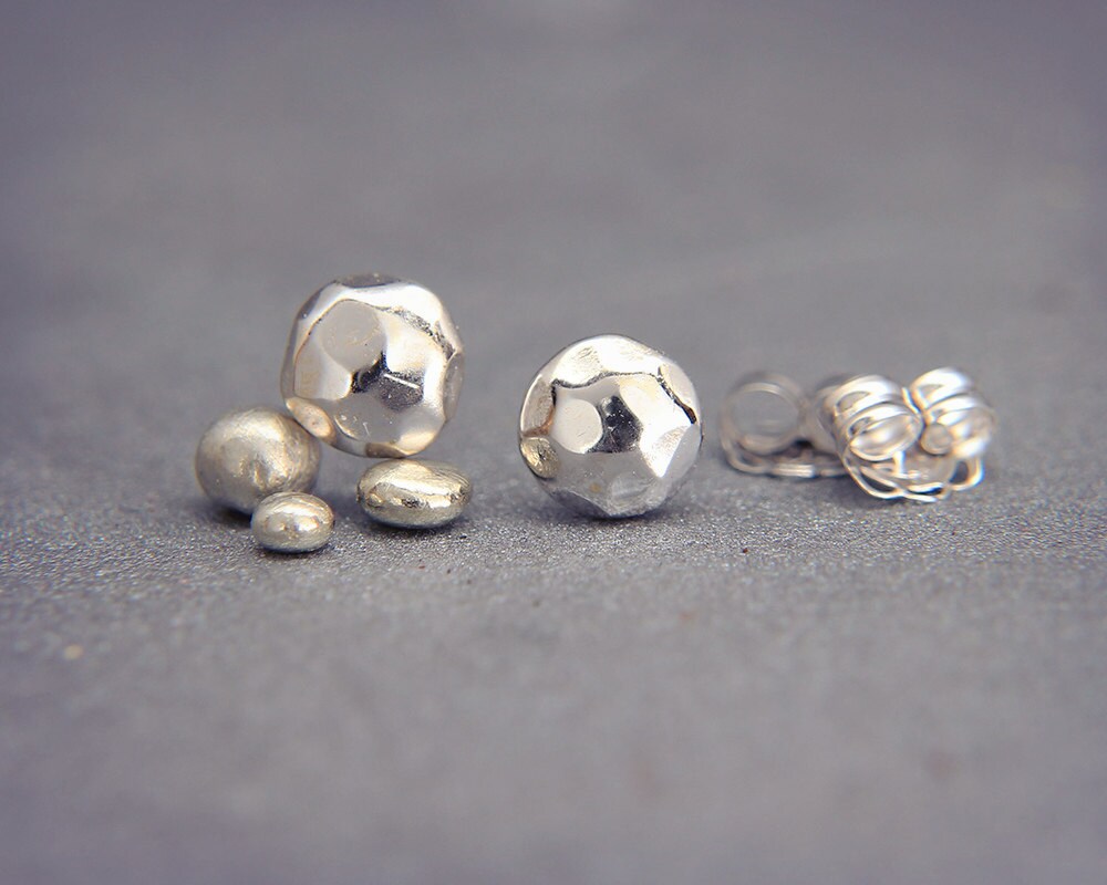 Facettierte Recycled Weißgold Ohrringe | Handgemachte Polierte/Texturierte Facettierte 14K Goldohrhänger von AverieJewelry