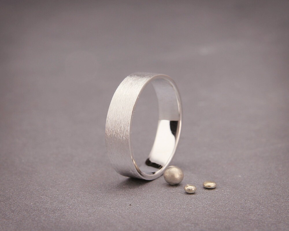 Frauenring | Weißgold Massiv Handgemachter Hart Gebürsteter Aus 585Er Gold 3mm, 4mm, 5mm, 6mm, 7mm von AverieJewelry