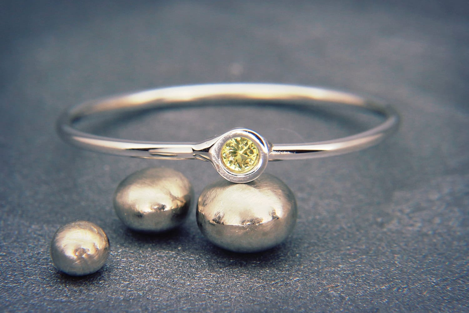 Gelber Saphir Ring | Handgemachter Solider 14K Weißgoldring Mit Gelbem Fancy Farbe Sapphire Massiv Weißgold von AverieJewelry