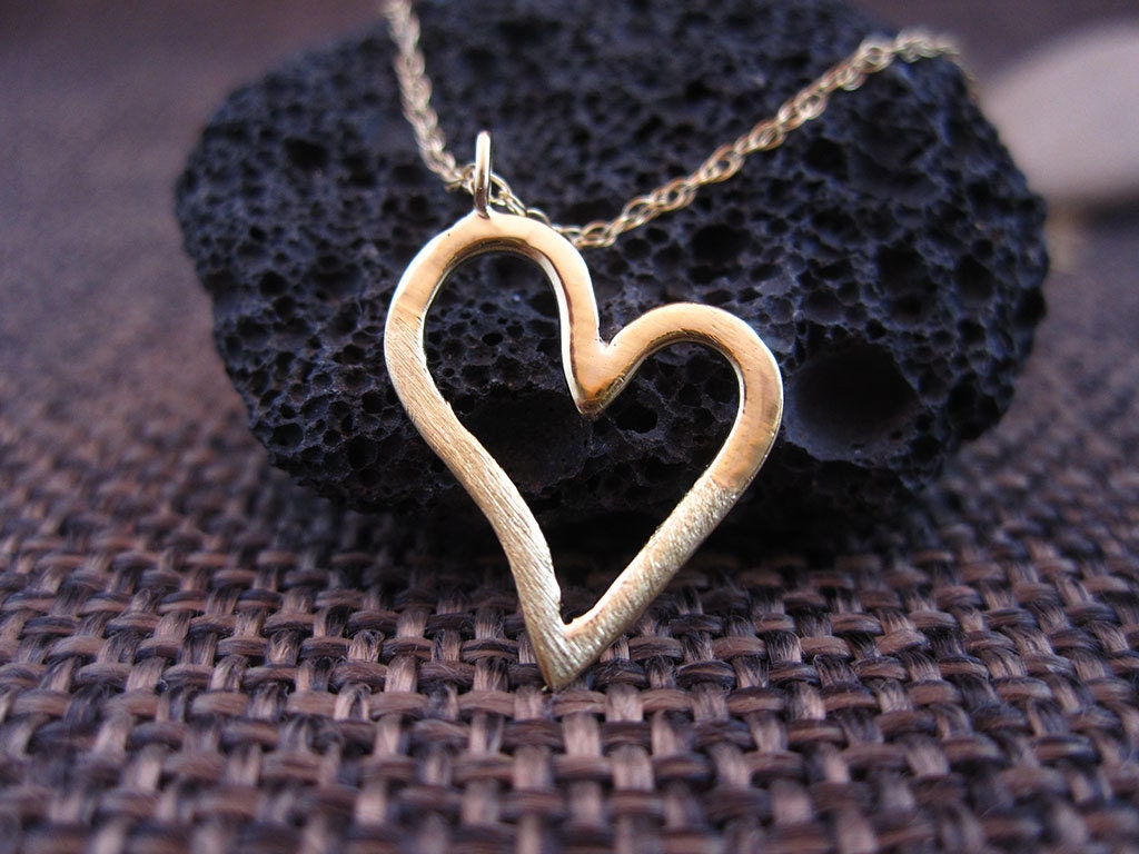 Massive 14K Gold Halskette | Handgemachte Mattierte/Polierte Massive Goldherz-Anhänger-Halskette Sonderedition von AverieJewelry