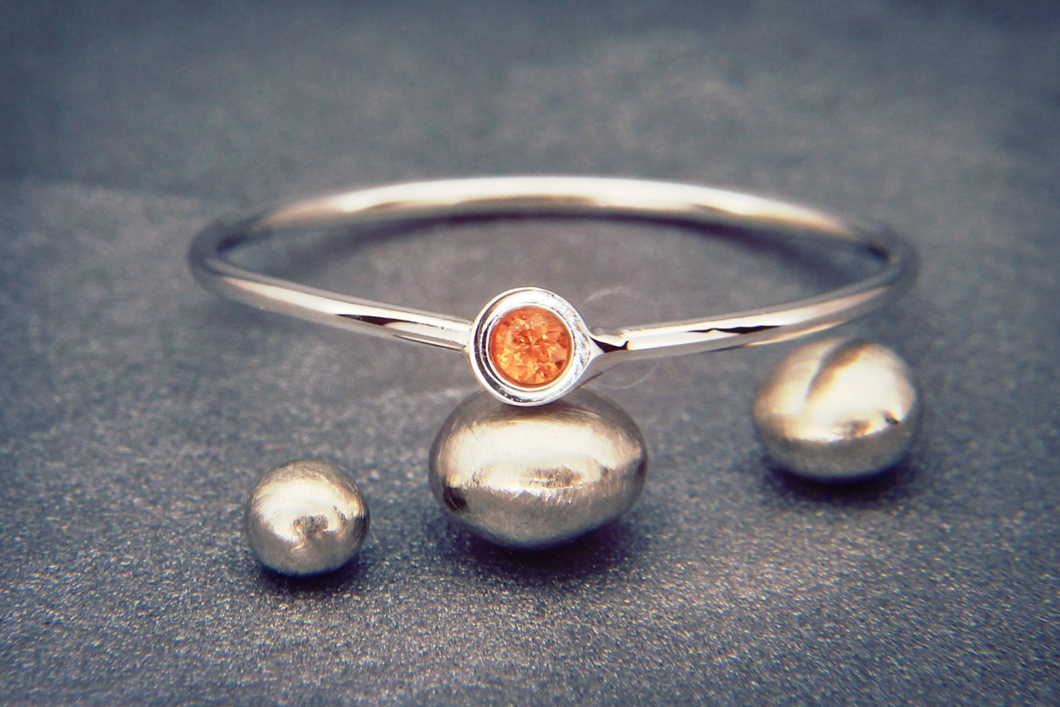 Orange Saphir Ring | Handgemachter Solider 14K Weißgoldring Mit Orangefarbenem Fancy Farbe Sapphire Massiv Weißgold von AverieJewelry