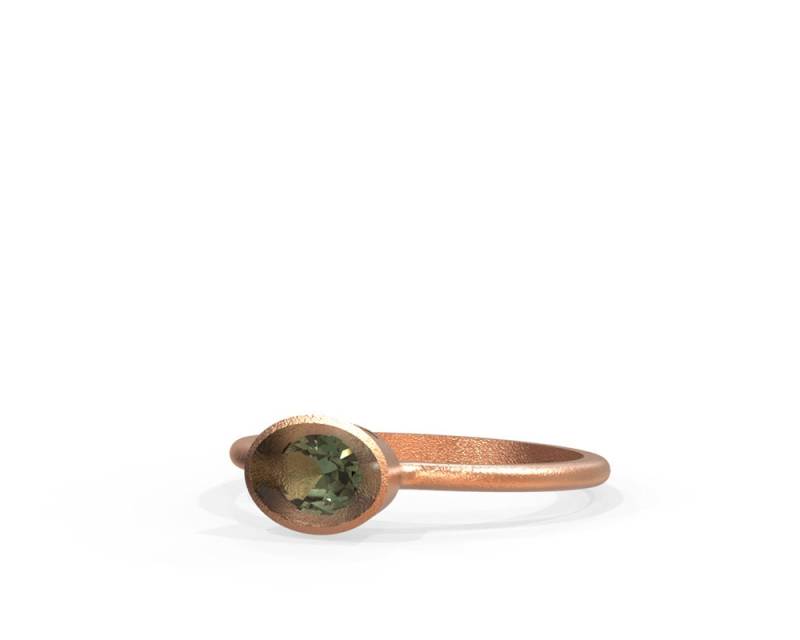 Ring Mit Grünem Saphir | Handgemachter Solider 14K Roségoldring, Besetzt Einem Natürlichen Grünen Edelstein von AverieJewelry