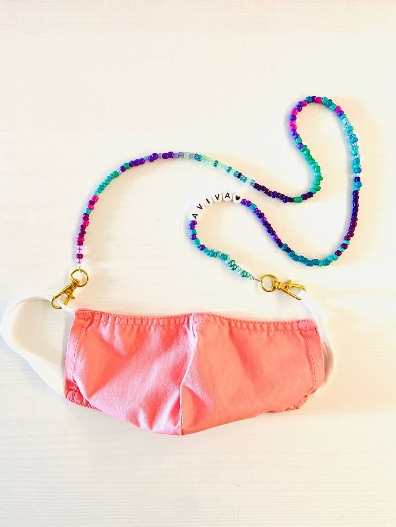 Personalisierte Maske Lanyard Kette Für Kinder Und Erwachsene, Meerjungfrau & Regenbogen Multi Color Perlen Mit Goldverschlüssen, Ombre Style Bunte von AviOrlyJewelryDesign