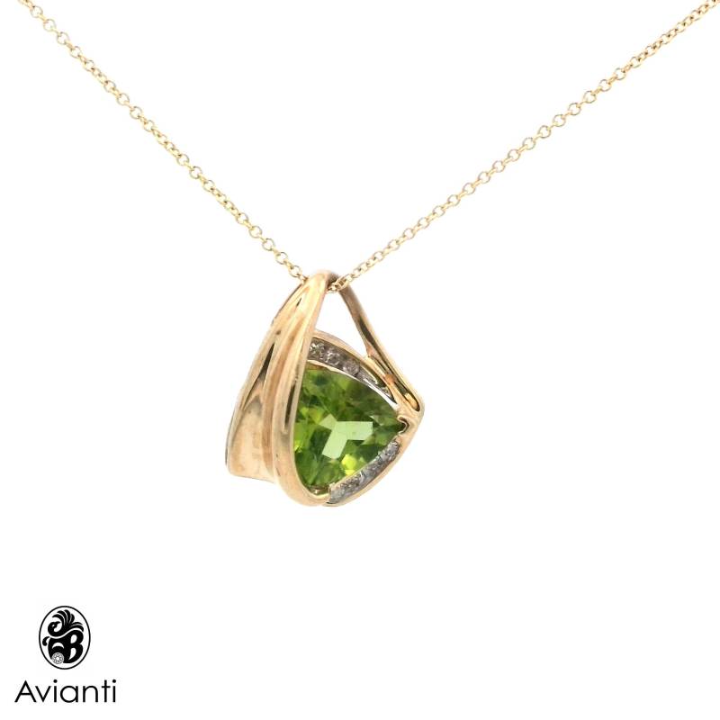 14K Gelbgold Peridot Anhänger Trillion Geschliffener August Geburtsstein von AviantiJewelry