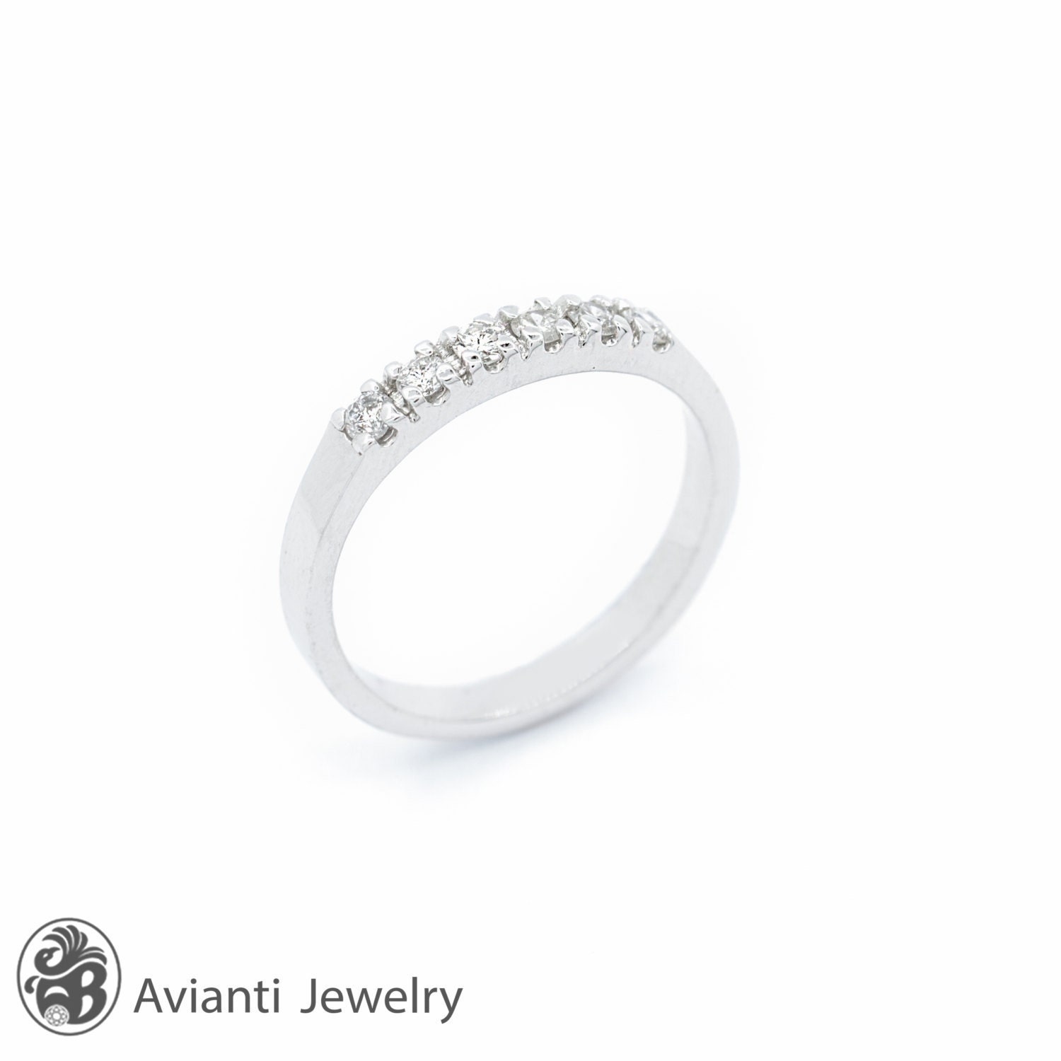 14K Weißgold Diamant Ehering Sechs Stein Jubiläumsring von AviantiJewelry