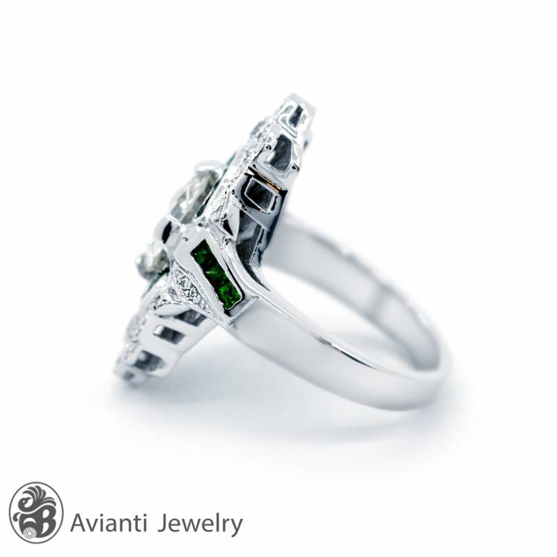 Art Déco Smaragd Verlobungsring Diamant Mit Euroschliff, 14K Weißgold von AviantiJewelry