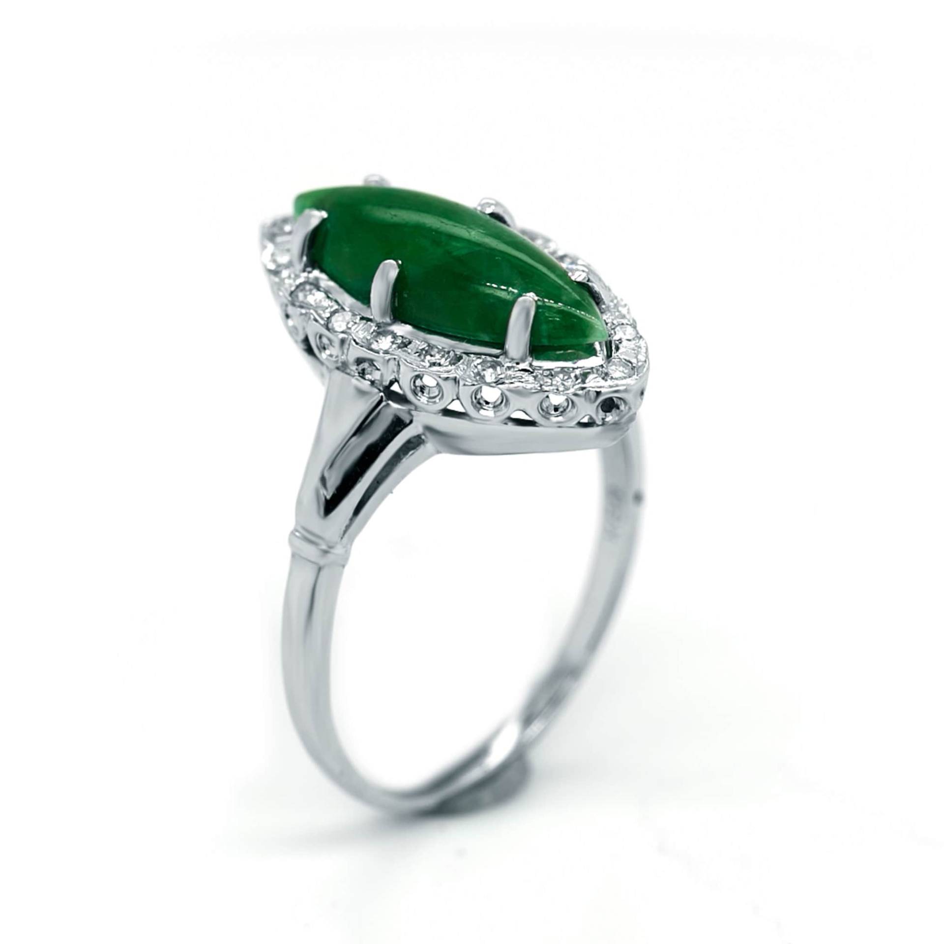 Jade Ring, Cabochon Grüner Statement Ring Mit Diamanten Und Jade, Natürliche Grüne 14K Vintage Marquise von AviantiJewelry