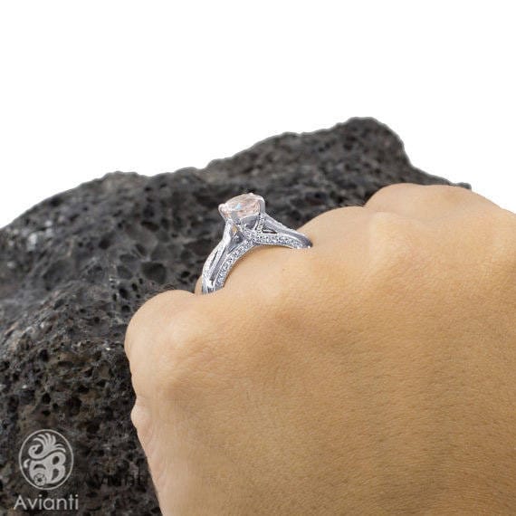 Morganit Verlobungsring 14Kt Weißgold Diamant Infinity Band von AviantiJewelry