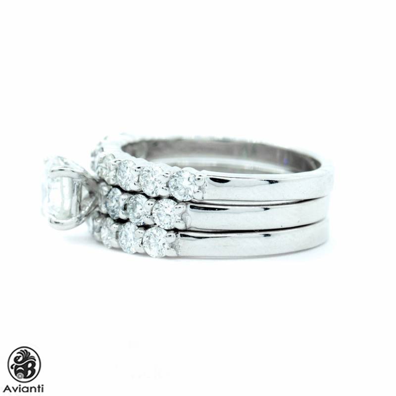 Rundes Diamant-Hochzeits-Set 14K Weißgold Drei-Ring-Braut-Set von AviantiJewelry