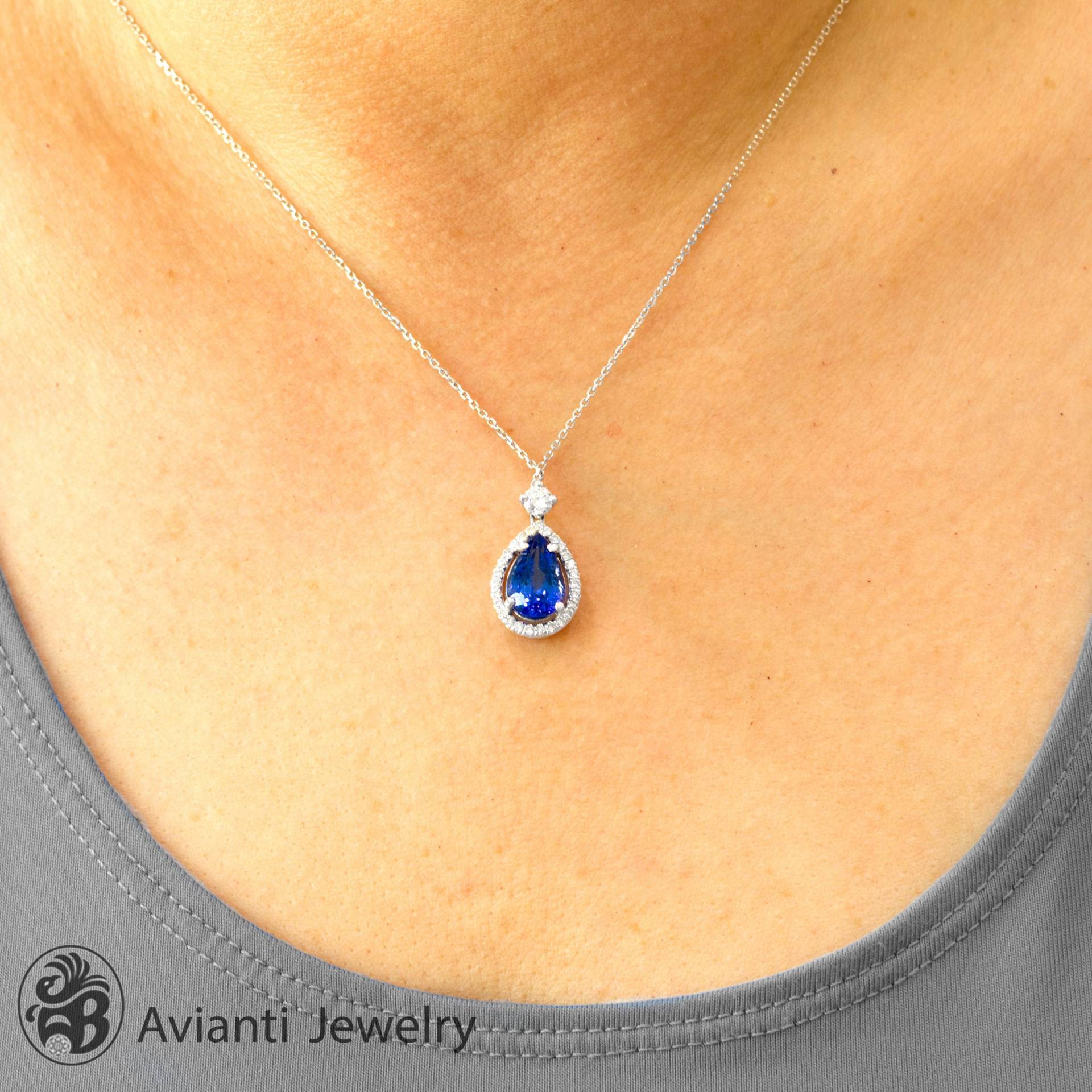 Tropfen Tansanit Anhänger 585Er Weißgold, Diamant Halo Tropfen Tansanit Anhänger 585Er Weißgold, Diamant Halo von AviantiJewelry