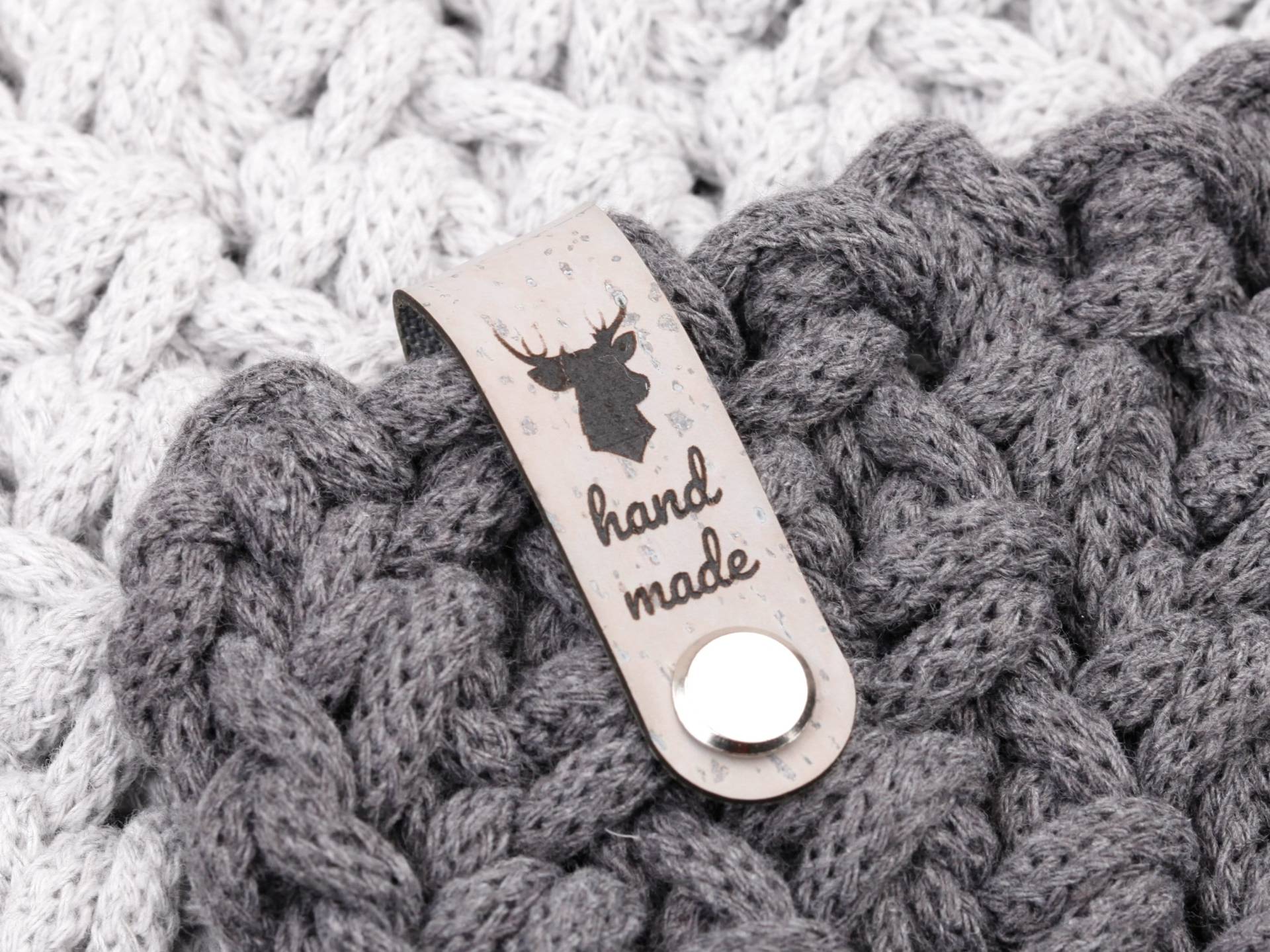 Label Für Häkelkorb, Knicklabel Mit Schraube, Kunstleder Labels Chicago Screws, Schraubniete, Lederlabels "Handmade" Hirsch von AvieArt