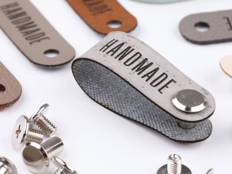 Label Für Häkelkorb, Knicklabel Mit Schraube, Kunstleder Labels Chicago Screws, Schraubniete, Lederlabels "Handmade" Niete von AvieArt
