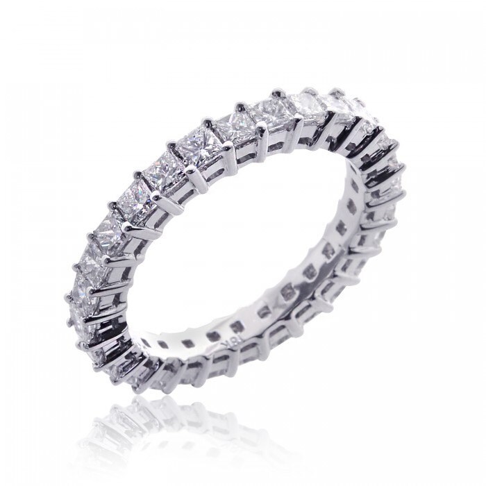 18K Weißgold Damen Princess Diamond Cut Eternity Wedding Band 2.10 Tcw 18K Weißgold Damen Princess Diamond Cut Eternity Wedding Band 2.10 Tcw von AvitalandCoJewelry