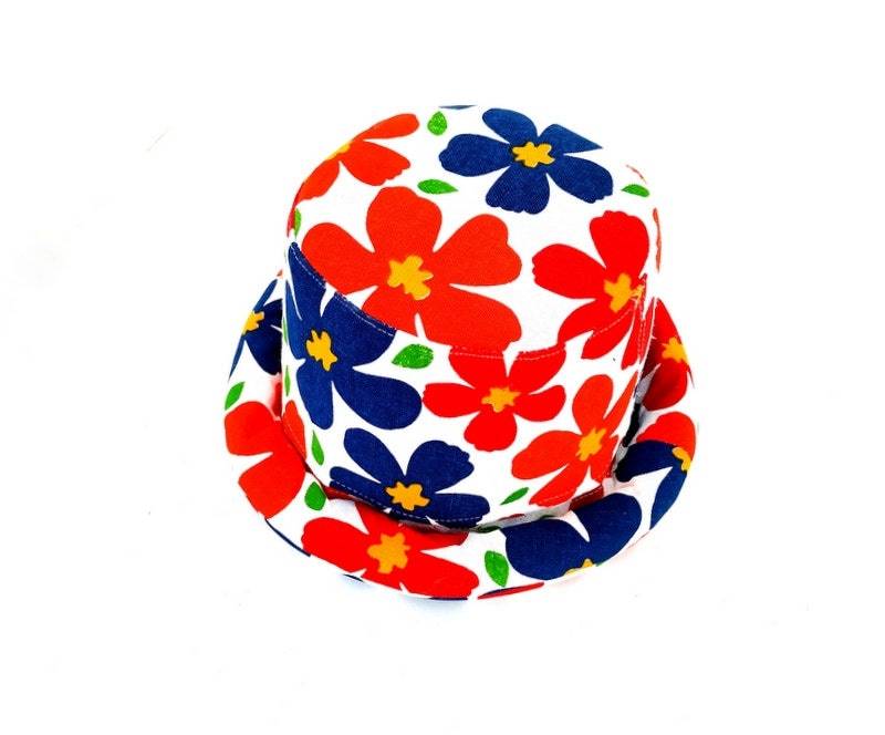 Gerollte Krempe Blumenhut, Frühling Sommer Baumwollhut, Rasta Hut, Boho Sonnenhut, Strandhut, Florale Mütze, Geschenk von Avivahandmade