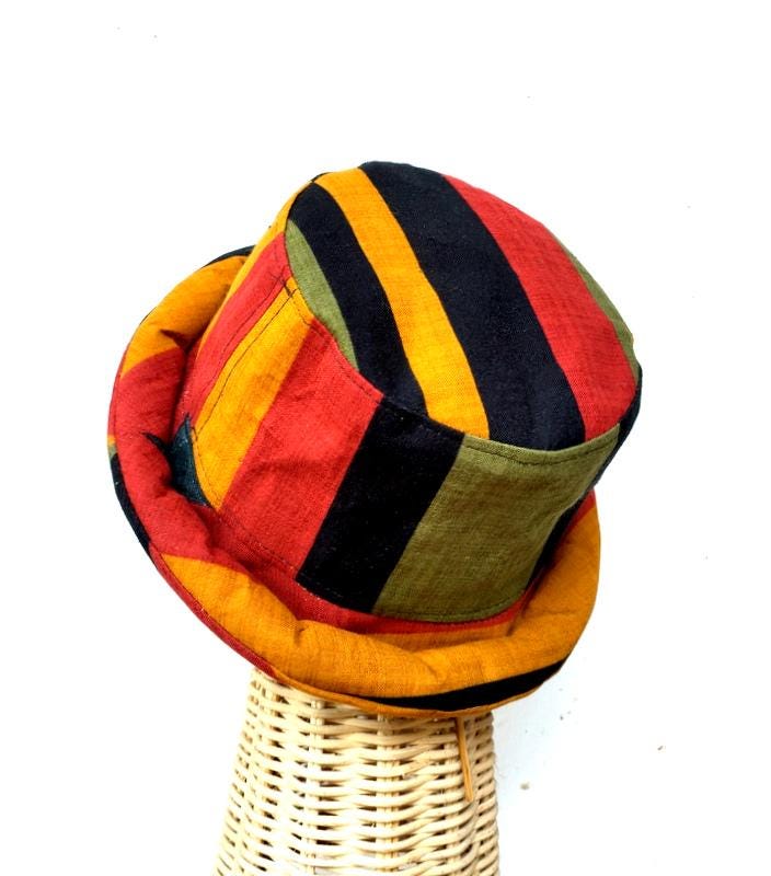 Mehrfarbiger Hut, Jamaika Boho Hippie Hipster Rasta Sonnenhut Geschenk, Sommerhut Mit Gerollter Krempe, Reggae Hut von Avivahandmade
