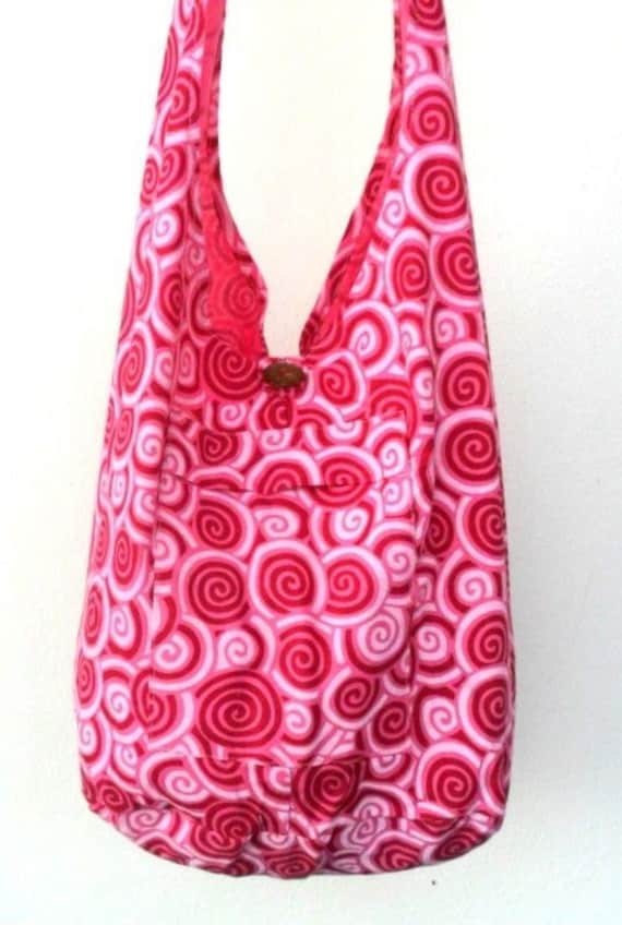 Umhängetasche Sling Thai Hippie, Hobo Bag Crossbody Hppie Boho Boho Bag Geldbörse Mixed Pink Rot Farbe von Avivahandmade
