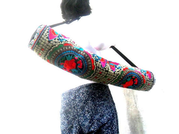 Yogamatte Tasche Yoga Sling Bag Sporttasche Pilates Mat Damen Stickerei Multi Color Geschenktasche Handgemachte Yogamatte Tasche Yoga Sling Bag Sporttasche Pilates Mat Damen Stickerei Multi Color Geschenktasche Handgemachte von Avivahandmade