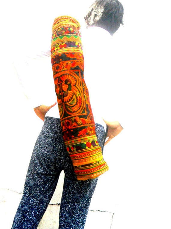 Yogamatte Tasche Yoga Sling Bag Sporttasche Pilates Mat Damen Stickerei Multi Color Geschenktasche Handgemachte Yogamatte Tasche Yoga Sling Bag Sporttasche Pilates Mat Damen Stickerei Multi Color Geschenktasche Handgemachte von Avivahandmade