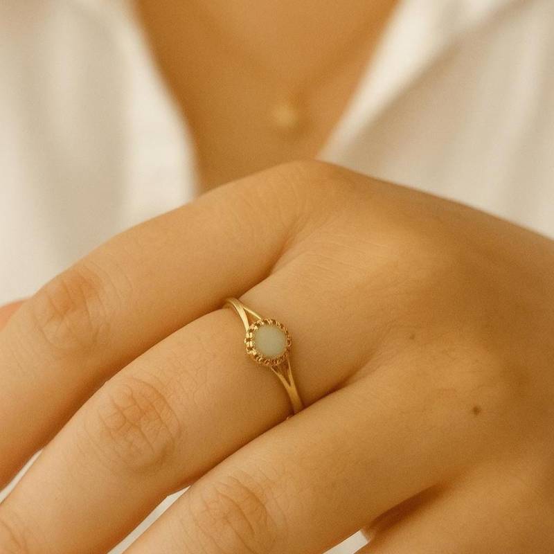 Gold Jade Ring Hellgrüner Schmuckstein Edelstein Schmuck Stapelbar - 4441 von Avnis