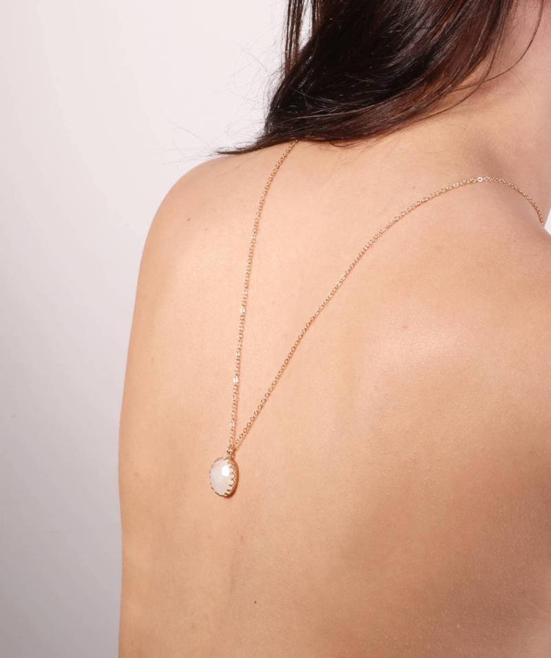 Mondstein Halskette, Echter Anhänger Schmuck, Zierliche Juni Geburtsstein Halskette von Avnis