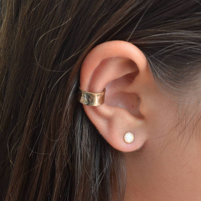 Ohrringe-Ohr-Manschette Und Opal Ohrstecker Ohrringe Set, Manschette Ohrringe, Verstellbare Ohr Manschette, Gehämmert Ohr, Ohrstecker, Gold von Avnis