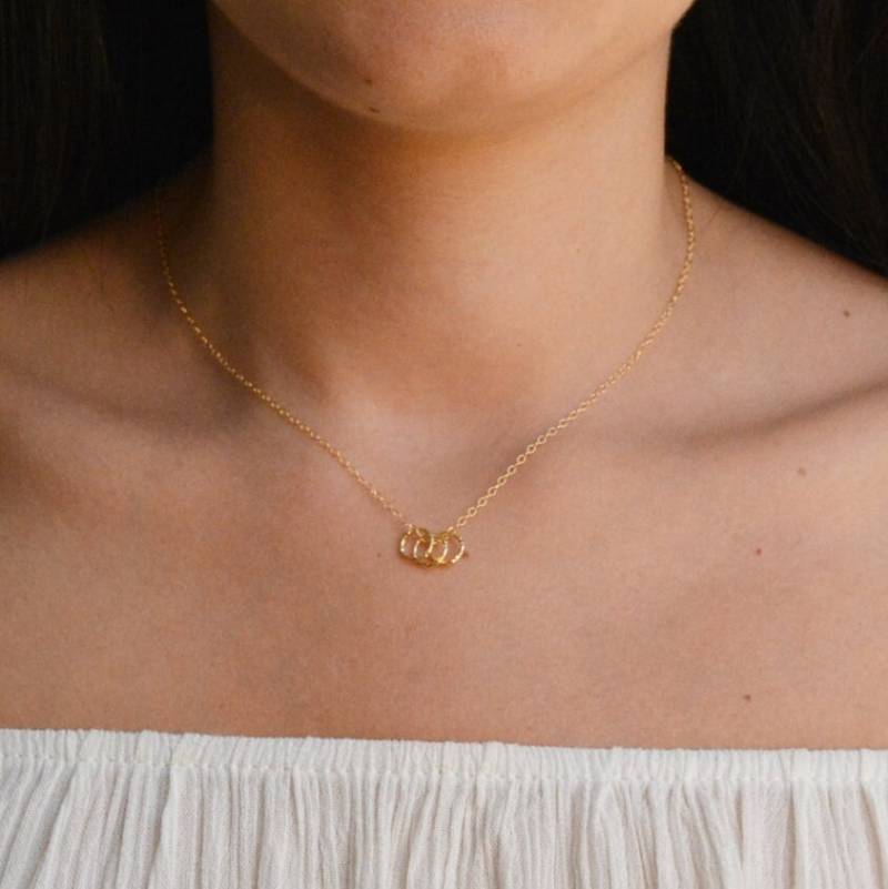 Zierliche Gold Kreis Halskette Karma Anhänger Zwei Ton Ewigkeit Sterling Silber Gefüllt -10007 von Avnis