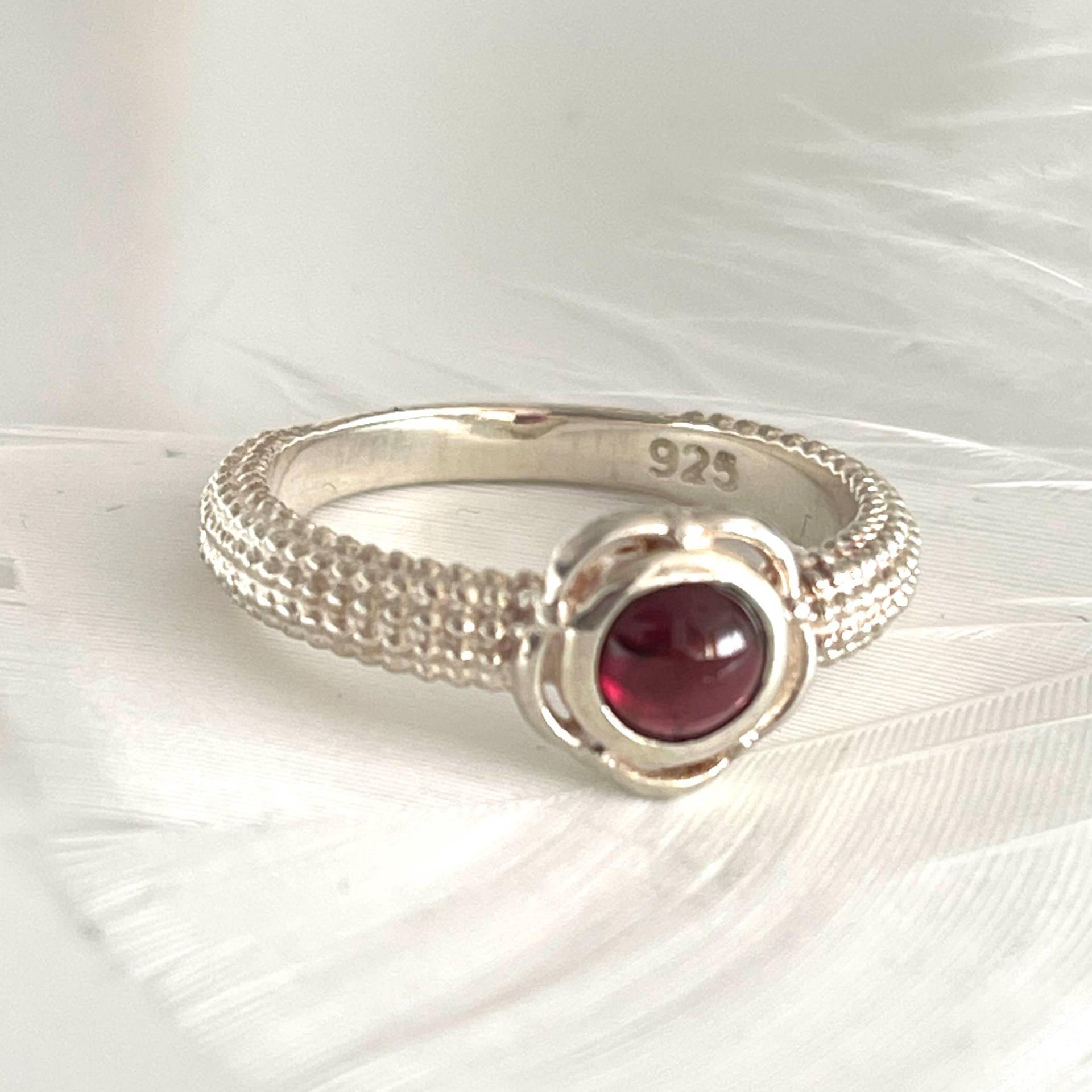 925 Silberring Granat Ring Massiv Filigraner Steinring Statement Edelsteinring in Größe 57 Und 58 Damenring von AvoMirakII