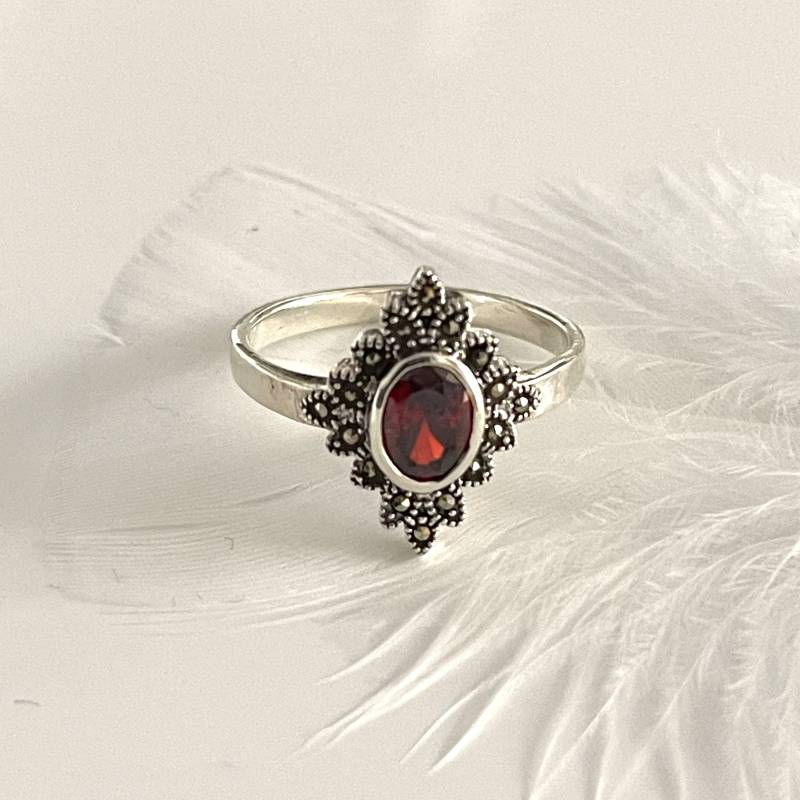 925 Silberring Mit Granat Markasit Ring Filigraner Steinring Verlobungsring Größe 56 Gegen Den Strom Zierlicher Damenring von AvoMirakII