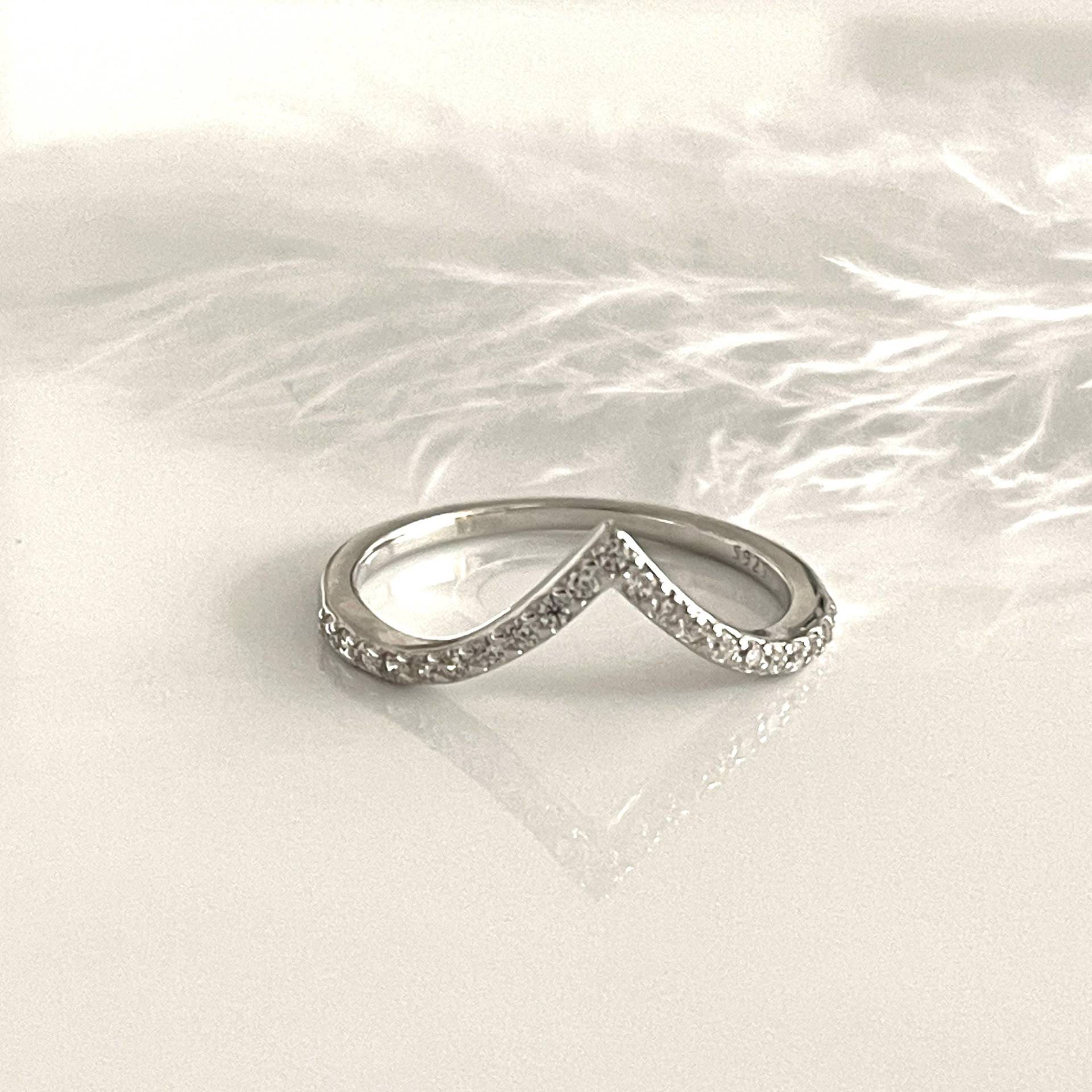925 Silberring Mit Zirkonen Spitze Ring Verlobungsting Größe 57 Zierlicher Feiner Damenring 925 Silberring Mit Zirkonen Spitze Ring Verlobungsting Größe 57 Zierlicher Feiner Damenring von AvoMirakII