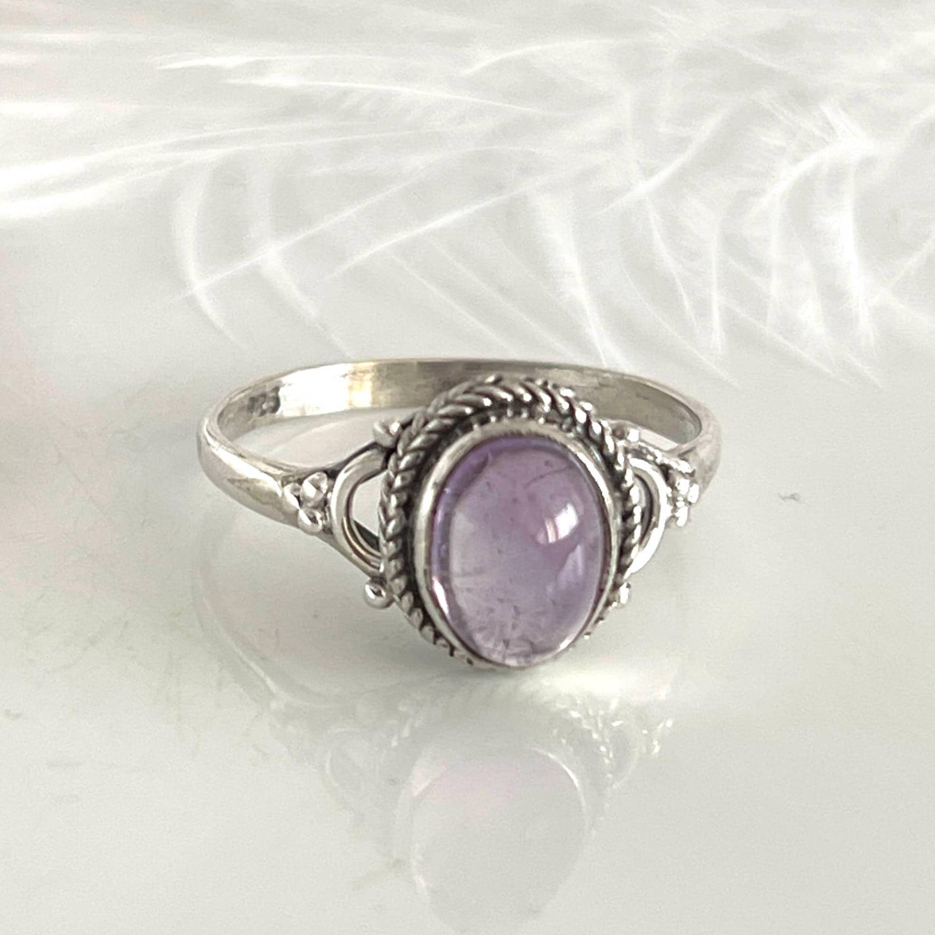 Amethyst Silberring 925 Silber Edelstein Ring in Größe 55 Filigraner Moderner Damenring Amethyst Silberring 925 Silber Edelstein Ring in Größe 55 Filigraner Moderner Damenring von AvoMirakII