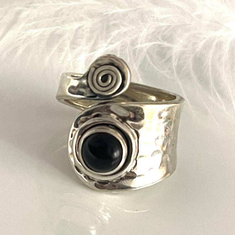 Breiter 925 Silberring Strukturring Mit Onyx Offener Verstellbarer Edelsteinring Filigraner Damenring von AvoMirakII
