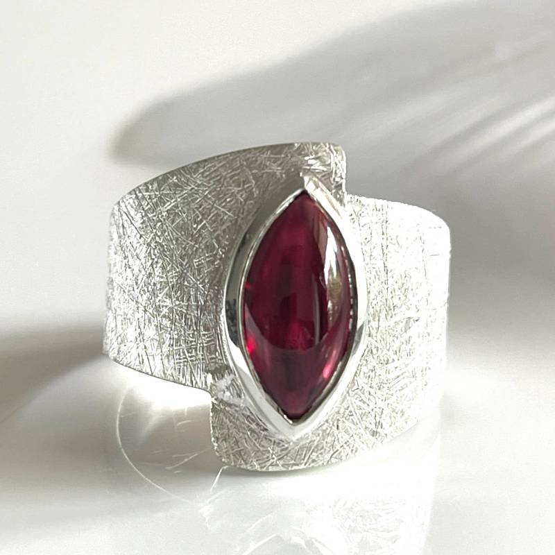 Breiter Texturring Granat 925 Silberring Matt in Größe 62 Un 63 Dicker Strukturring Edelsteinring Für Damen von AvoMirakII