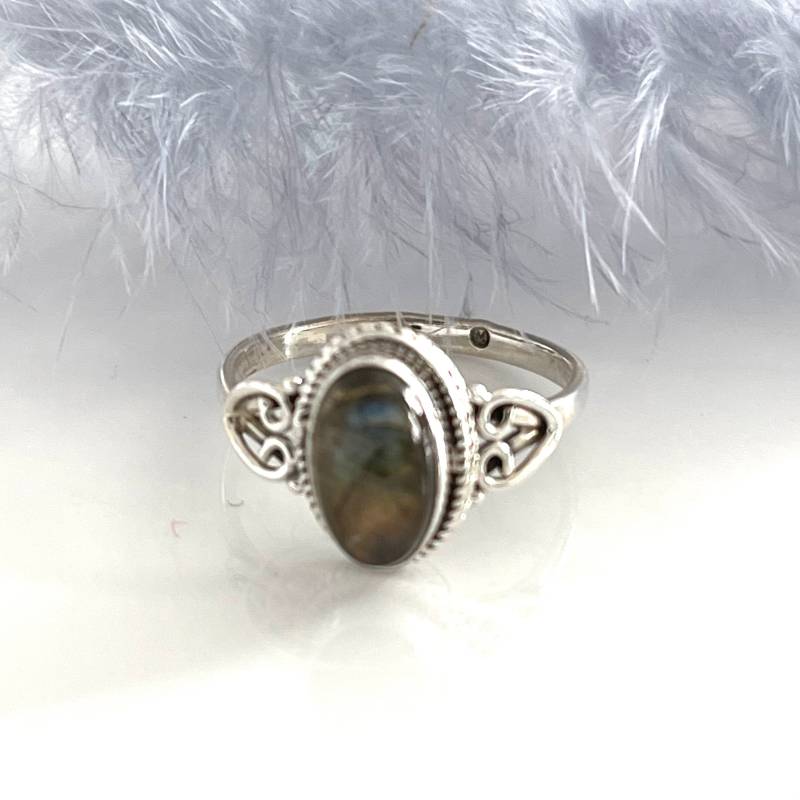 Filigraner Beige-Grün Labradorit Regenbogen Ring 925 Silber Ring Natürlicher Mit Ovalem Stein Größe 55 Und 56 Unikat von AvoMirakII
