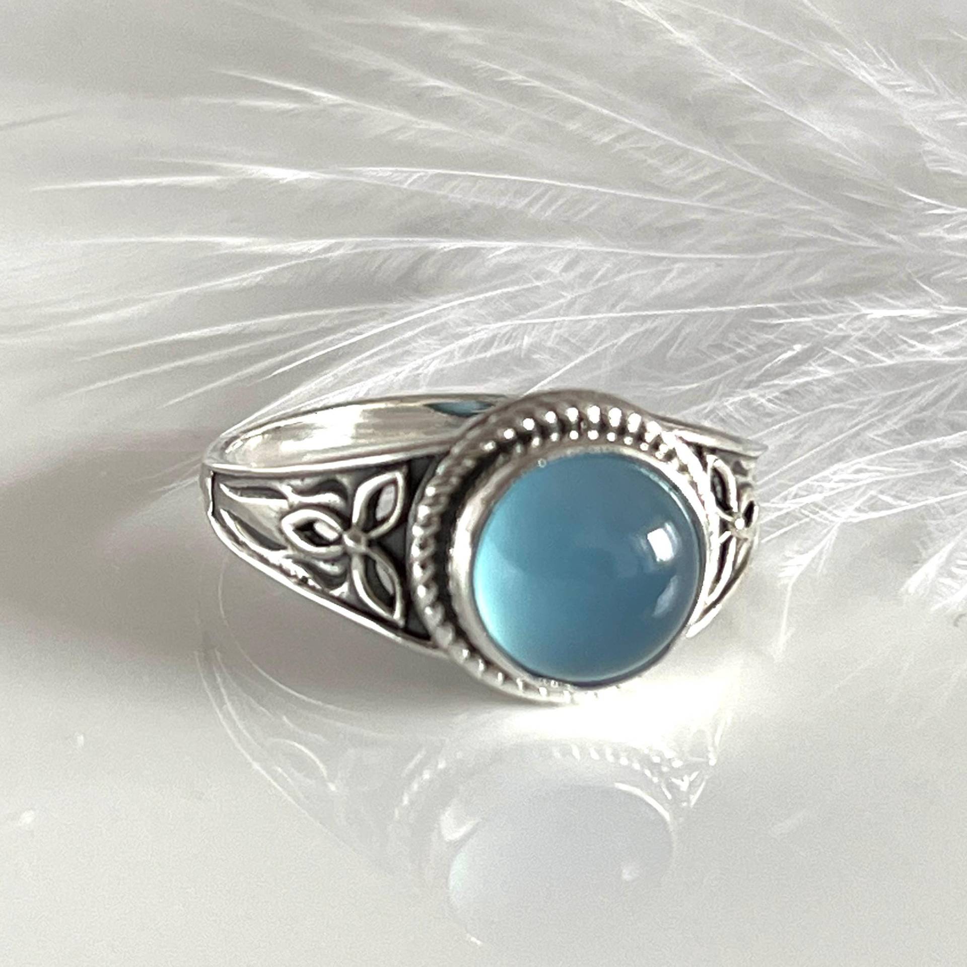 Filigraner Chalcedon Silberring 925 Silber Himmelblau Edelsteinring Größe 58 Damenring Filigraner Chalcedon Silberring 925 Silber Himmelblau Edelsteinring Größe 58 Damenring von AvoMirakII