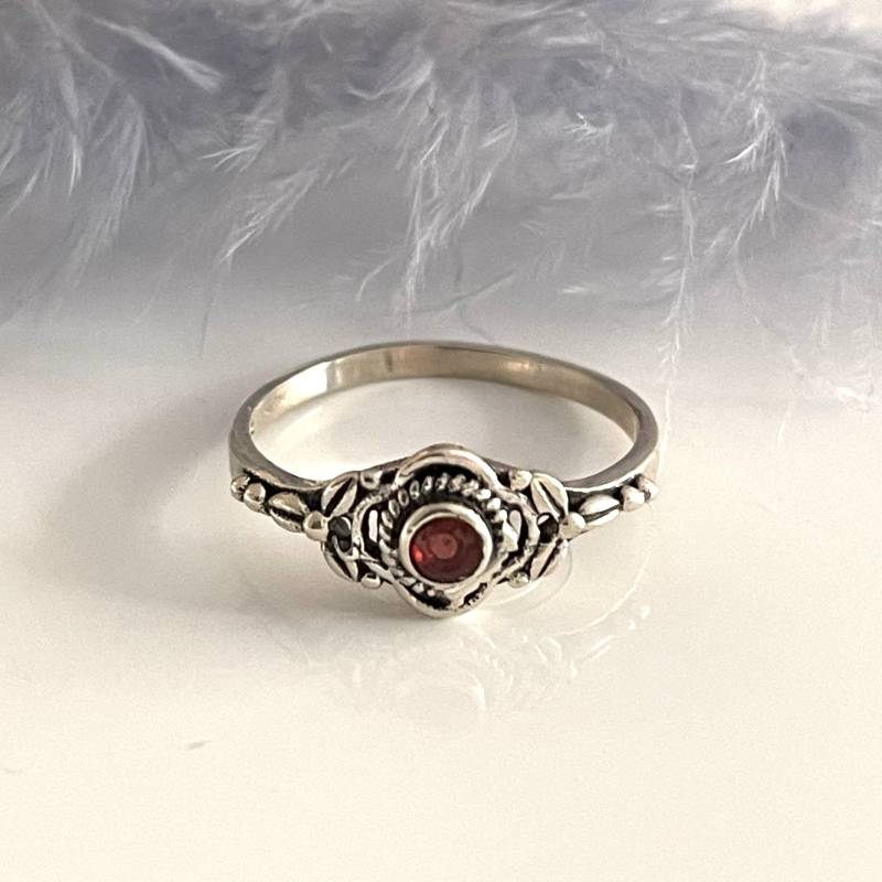 Filigraner Silberring Mit Granat 57 Und 58 Größe 925 Silber Ring Echtem Facettiertem Edelstein Unikat Ring Für Frauen von AvoMirakII