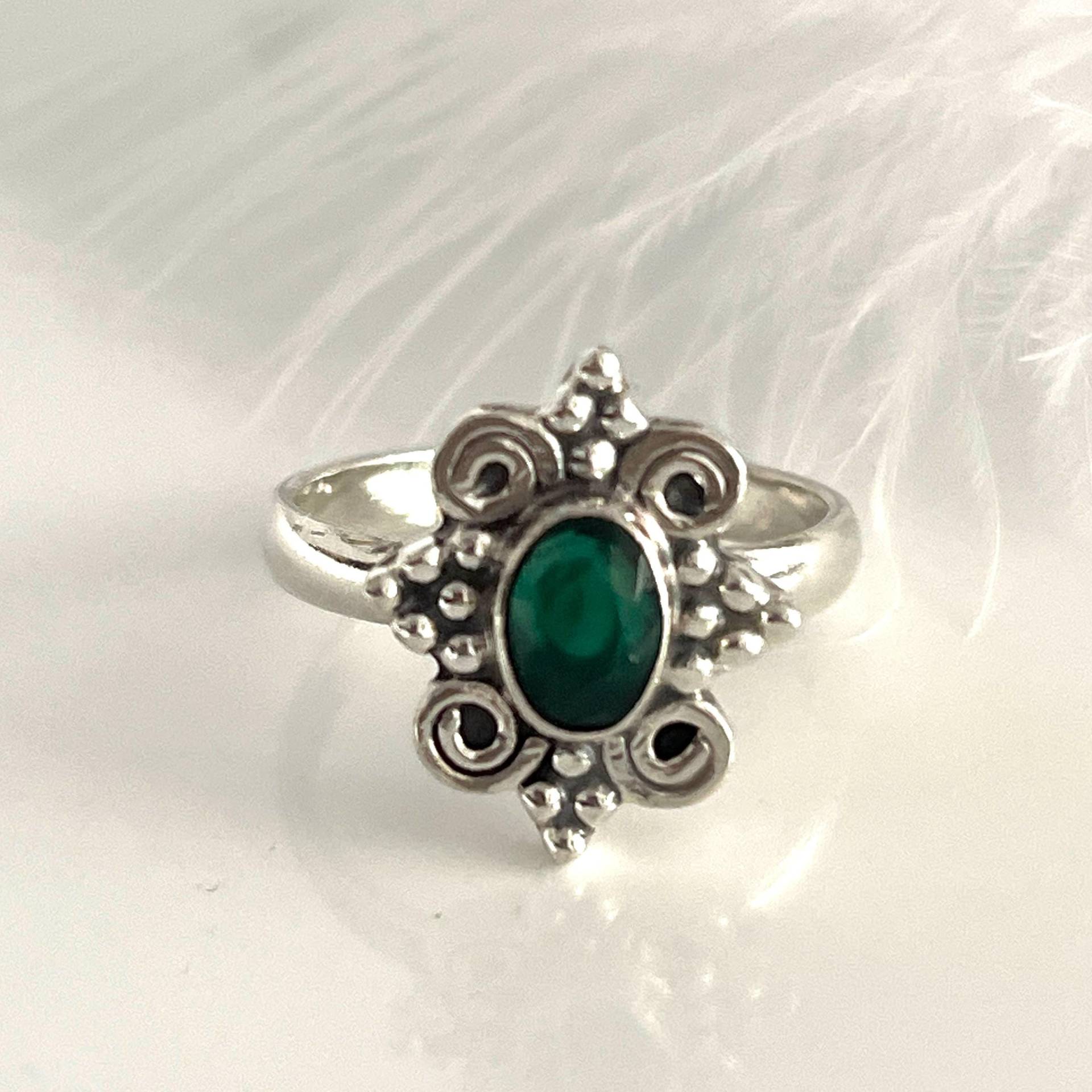 Flower Ring Mit Aventurin Grüner Steinring Blumenring 925 Silberring Filigraner Ovaler Stein Edelsteinring Boho Unikat Für Sie Flower Ring Mit Aventurin Grüner Steinring Blumenring 925 Silberring Filigraner Ovaler Stein Edelsteinring Boho Unikat Für Sie von AvoMirakII