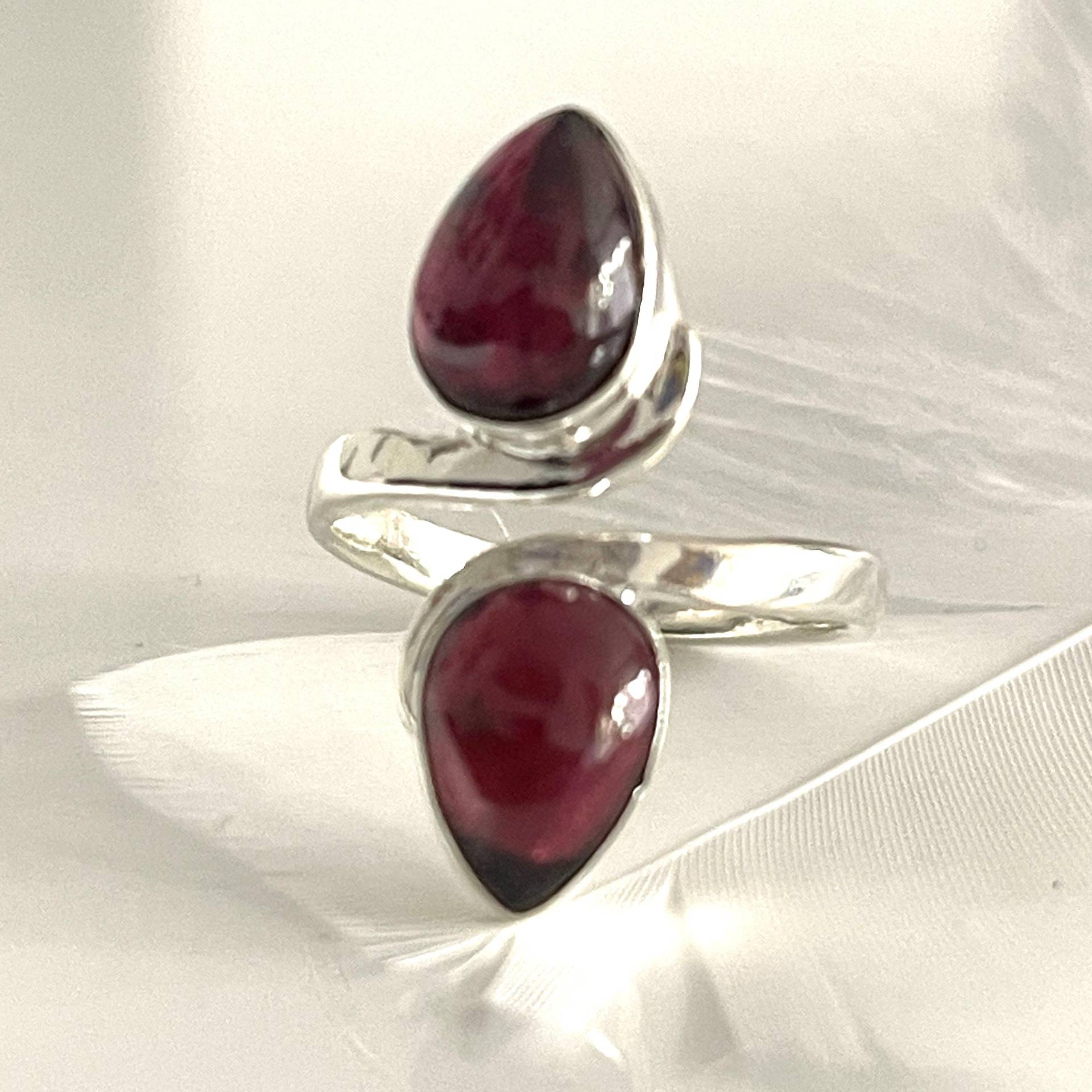 Gegen Den Strom Ring 925 Offener Granat Silberring Massiv Verstellbarer 2 Steine Edelsteinring Damenring Gegen Den Strom Ring 925 Offener Granat Silberring Massiv Verstellbarer 2 Steine Edelsteinring Damenring von AvoMirakII