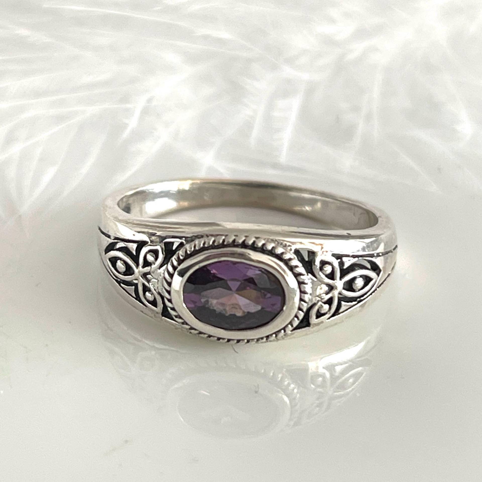Gegen Den Strom Ring 925 Silber Filigraner Facettierter Steinring Amethyst Silberring Größe 60 Und 61 Edelstein Für Frauen Männer Gegen Den Strom Ring 925 Silber Filigraner Facettierter Steinring Amethyst Silberring Größe 60 Und 61 Edelstein Für Frauen Männer von AvoMirakII