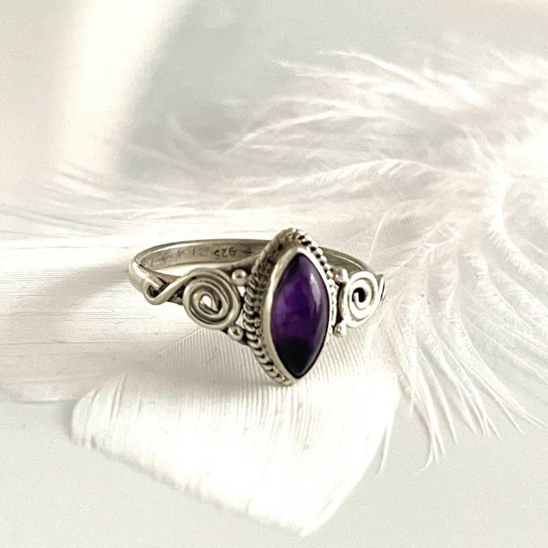 Gegen Den Strom Ring Silberring Mit Amethyst 925Er Silber Filigraner Spitzer Steinring Größe 58 Damenring von AvoMirakII