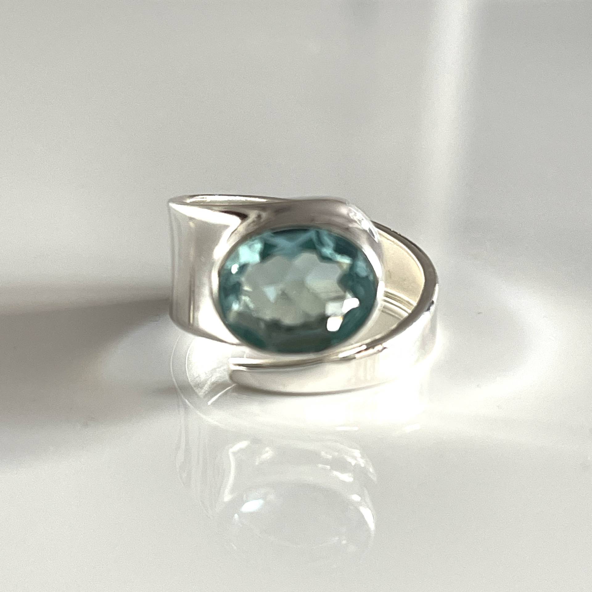 Helle Blaue Topasring Massiver Ring 925 Silber Blautopas Verstellbarer Ring Statement Glücksstein Silberring von AvoMirakII