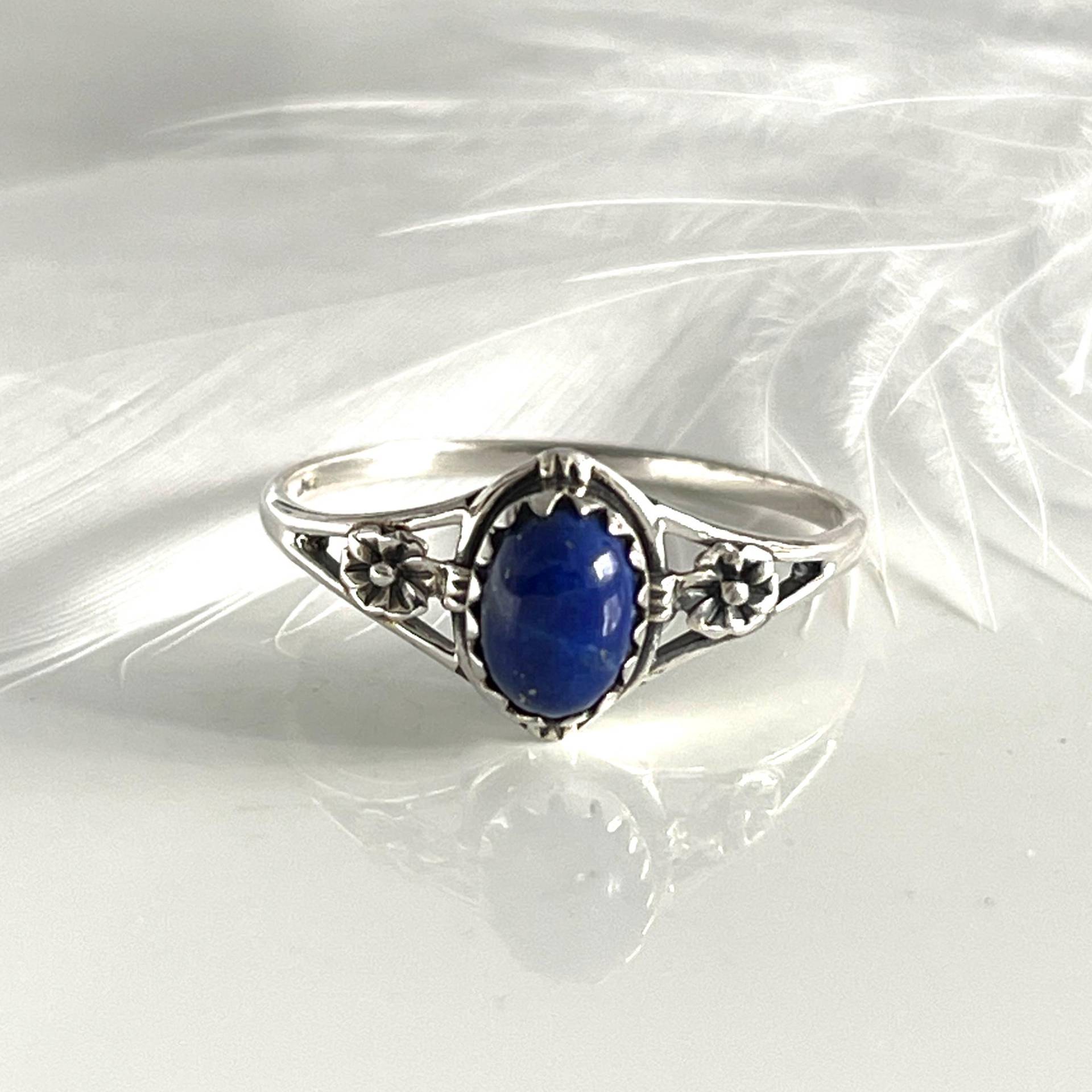 Natürlicher Lapislazuli Silberring 925 Silber Lapis Lazuli Schmaler Filigraner Edelsteinring Größe 60 Ovaler Steinring Damenring Natürlicher Lapislazuli Silberring 925 Silber Lapis Lazuli Schmaler Filigraner Edelsteinring Größe 60 Ovaler Steinring Damenring von AvoMirakII