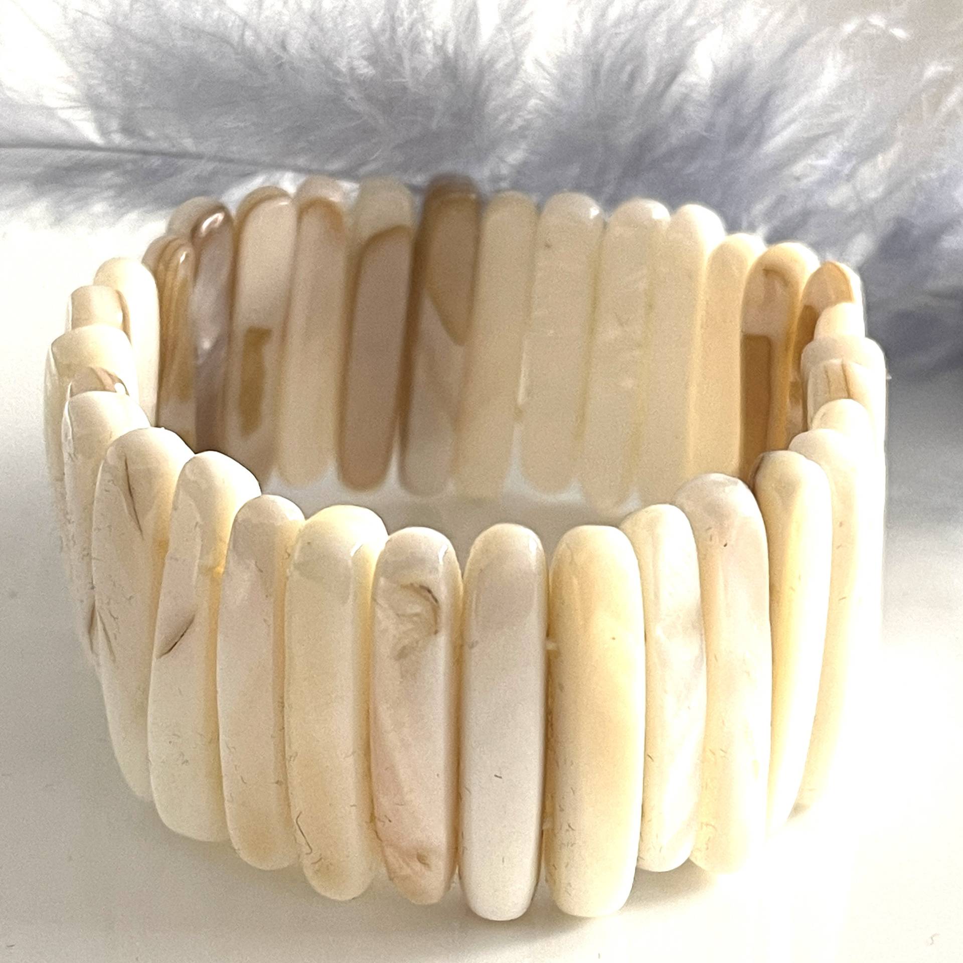 Natürliches Weiße Perlmutt Armband Edelstein Breites Massives Mit Gummizug Damen Armschmuck Natürliches Weiße Perlmutt Armband Edelstein Breites Massives Mit Gummizug Damen Armschmuck von AvoMirakII