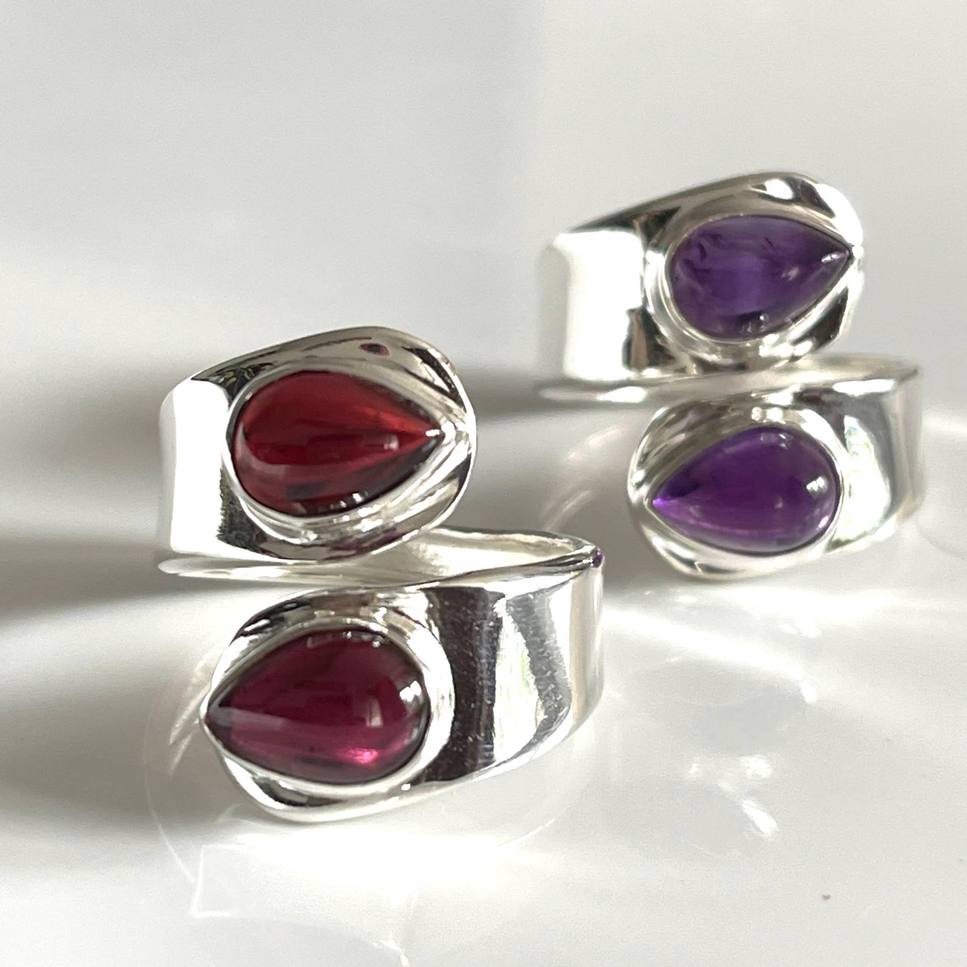 Offener 925 Sterling Silber Granatring Verstellbarer Eleganter Edelsteinring Damenring von AvoMirakII