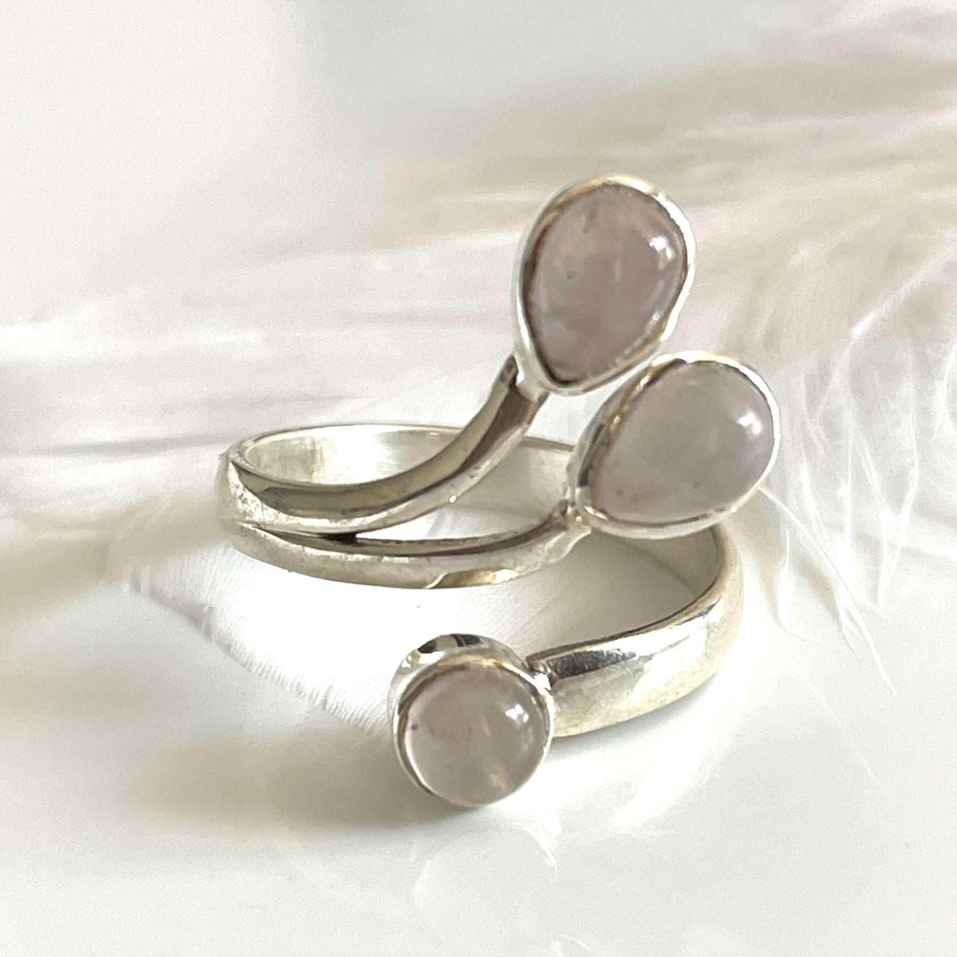 Offener Verstellbarer 925 Mondstein Silberring 3 Steine Ring Damenring Mit Edelstein Geschenk Für Mama Tochter Schwestern Offener Verstellbarer 925 Mondstein Silberring 3 Steine Ring Damenring Mit Edelstein Geschenk Für Mama Tochter Schwestern von AvoMirakII