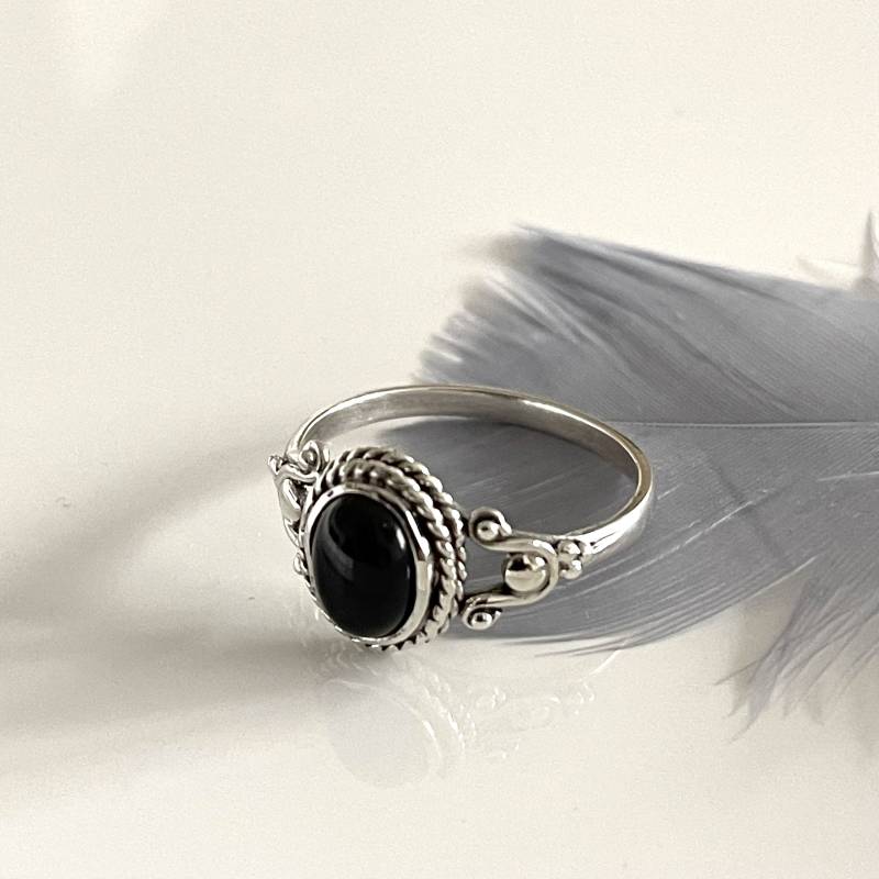 Onyx Ring Schwarz Natürlicher Ring Ovaler Schwarzer 925 Silber Filigraner Ornament Boho Unikat von AvoMirakII