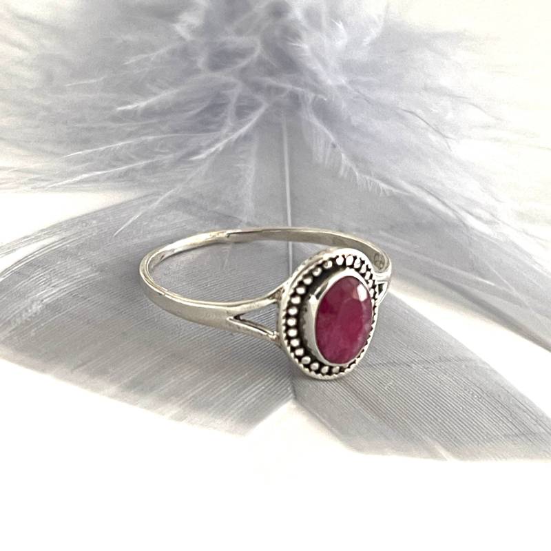 Rubin Silberring 925Er Zarter Ring Größe 58 Und 60 Steinring Mit Facettierter Edelstein Filigraner Zierlicher Verlobungsring Damenring von AvoMirakII