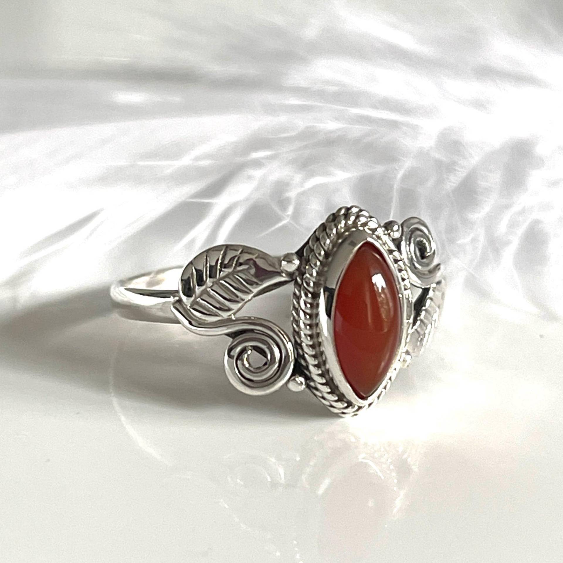 Weihnachtsgeschenk Ring 925 Silber Größe 62 Filigraner Karneol Silberring Spitzer Edelsteinring Solitärring Damen Weihnachtsgeschenk Ring 925 Silber Größe 62 Filigraner Karneol Silberring Spitzer Edelsteinring Solitärring Damen von AvoMirakII