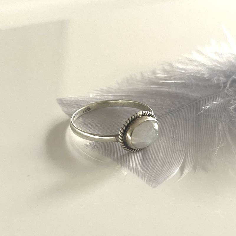 Weißer Natürlicher Mondstein Ring 925 Silber Größe Ovaler Echter Stein Unikat Boho Jugendstil von AvoMirakII