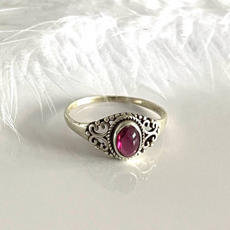 Zierlicher Granat Silberring 925 Silber Filigraner Ring in Größe 57 Feiner Boho Verlobungsring Edelsteinring Für Sie von AvoMirakII